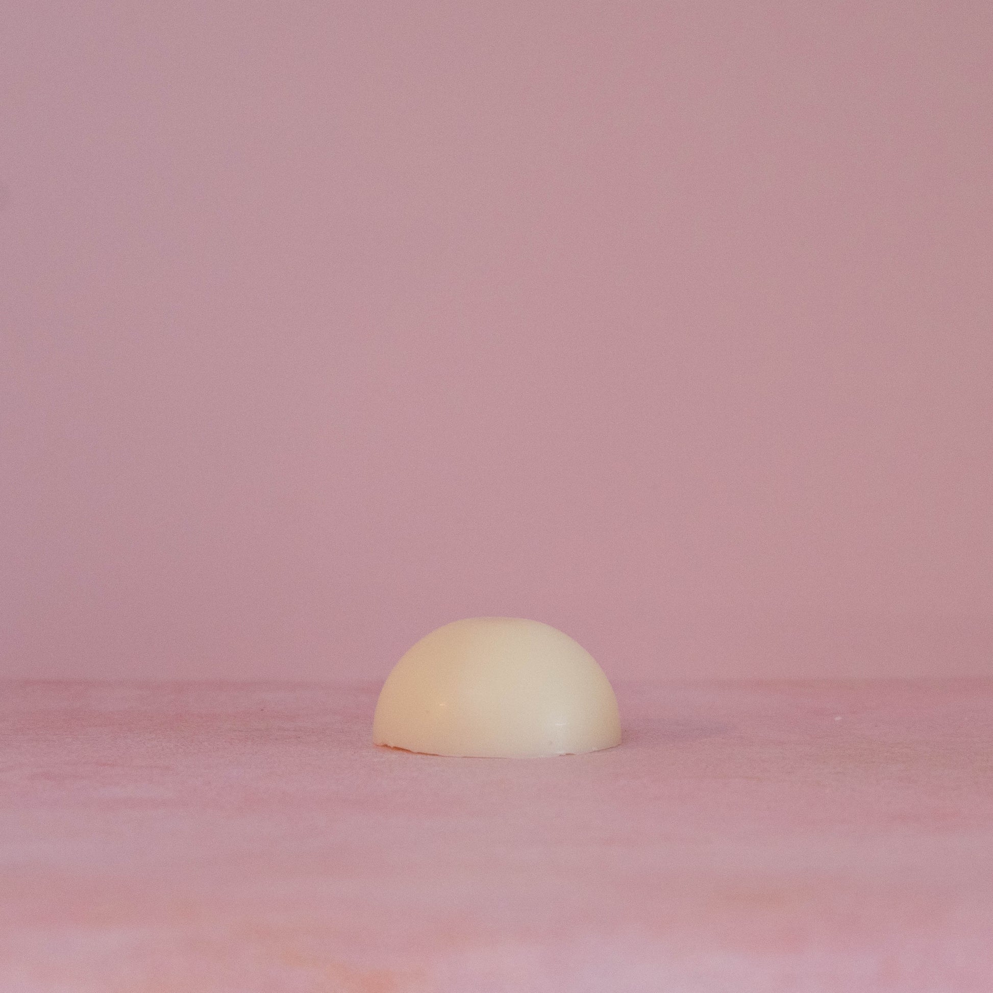 Geef je beschadigde haar de verzorging die het nodig heeft met onze herstellende conditioner bar.