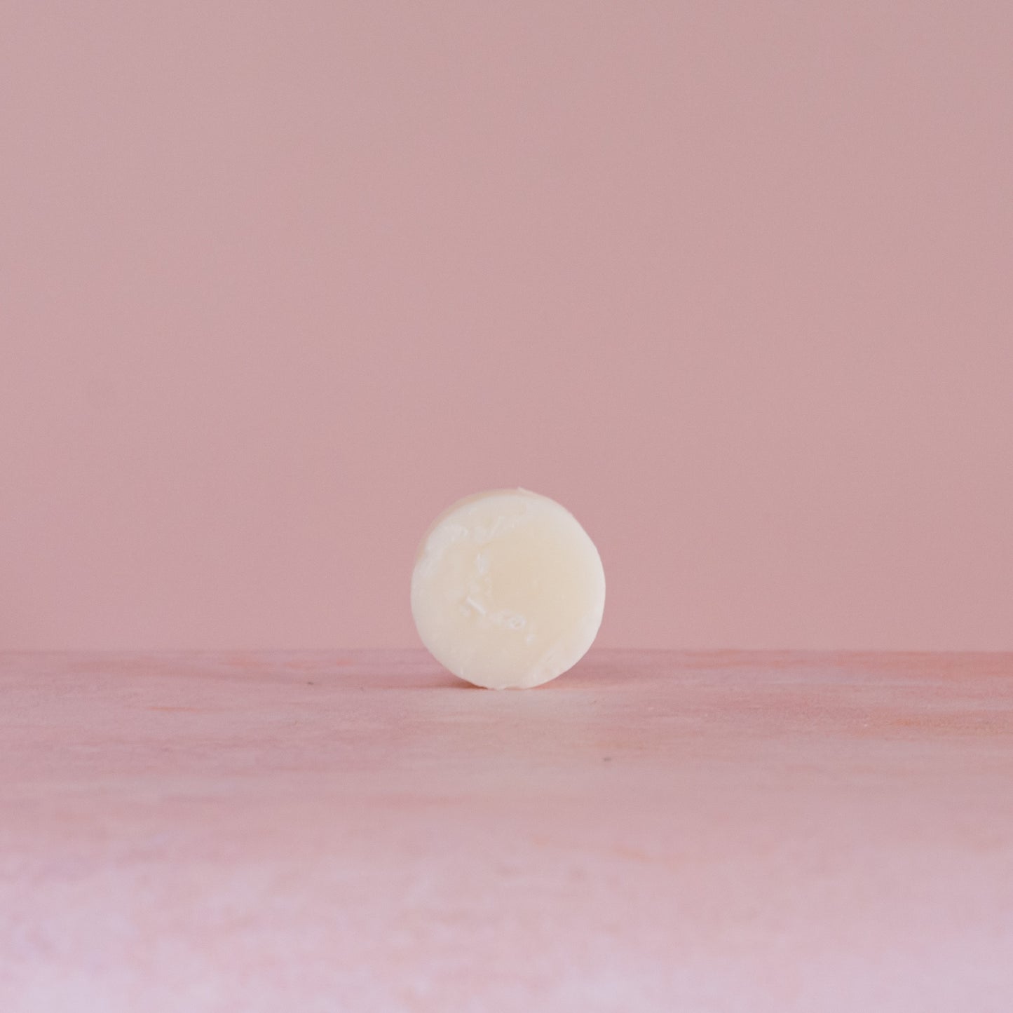 Plasticvrije conditioner bars met natuurlijke ingrediënten zoals cacaoboter, BTMS en vitamine E voor zacht, gehydrateerd haar en gezonde haargroei