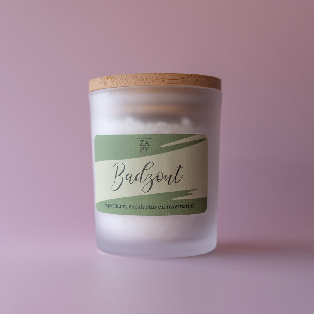 Verfrissend badzout met pepermunt, eucalyptus en rozemarijn.