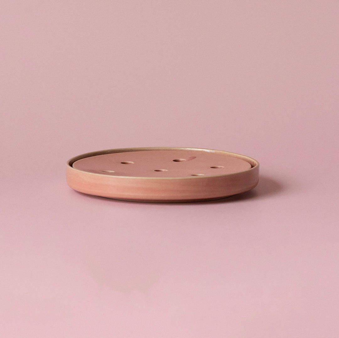 Handgemaakt keramiek zeepbakje uit Rotterdam, duurzaam en stijlvol design voor je badkamer